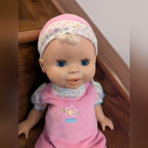 Vintage Fisher Price Interactive Doll Blinks Coos Giggles & Closes Eyes - Picture 10 of 11